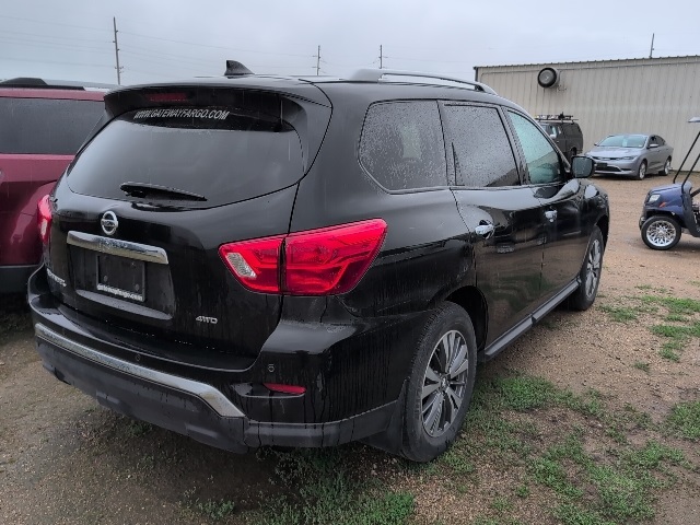 2019 Nissan Pathfinder S photo 3