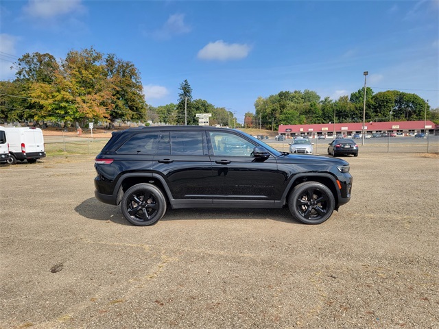 2022 Jeep Grand Cherokee Altitude photo 4