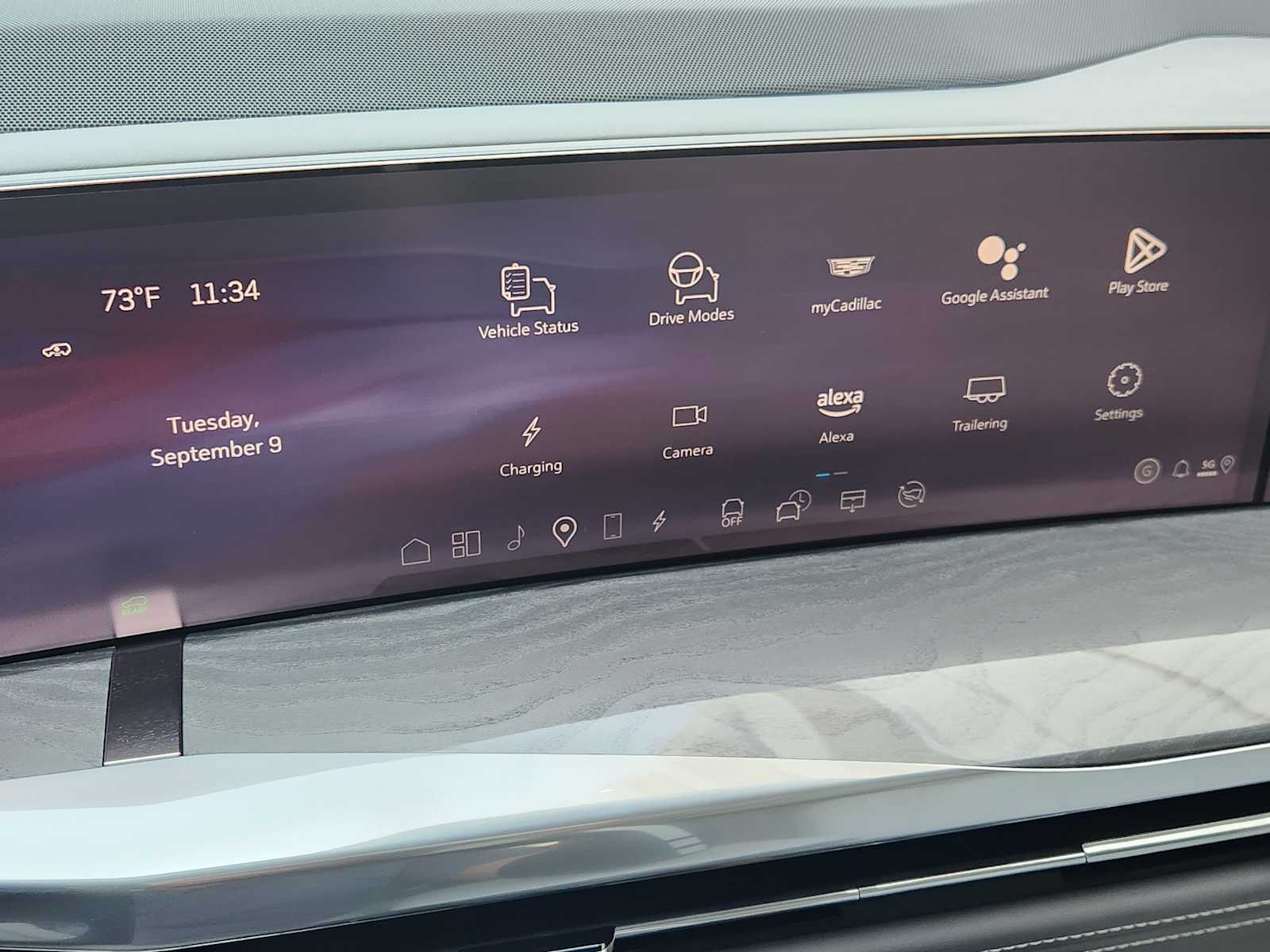 2025 Cadillac Escalade IQ Luxury photo 10