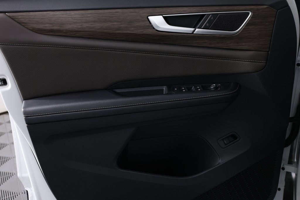 2025 Volkswagen Atlas SEL photo 3