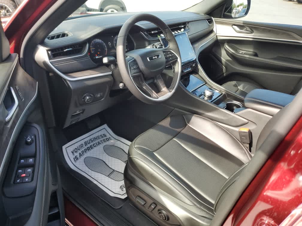 2025 Jeep Grand Cherokee Limited photo 9