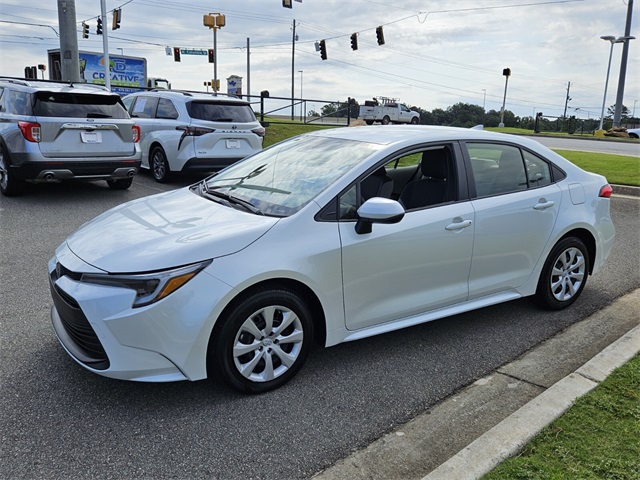 2025 Toyota Corolla Hybrid LE photo 2