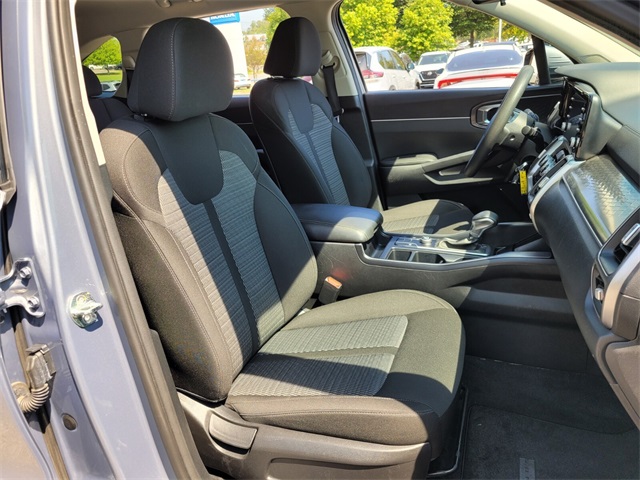 2023 Kia Sorento LX photo 16