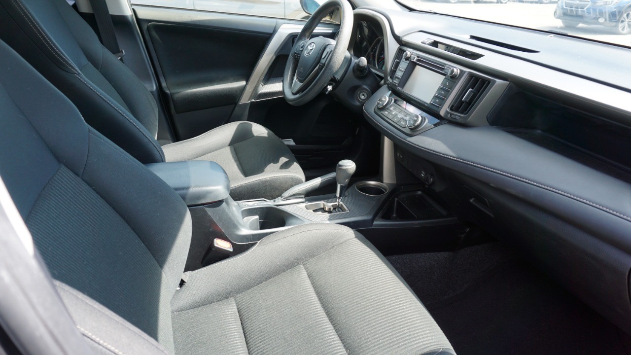 2013 Toyota RAV4 XLE photo 6