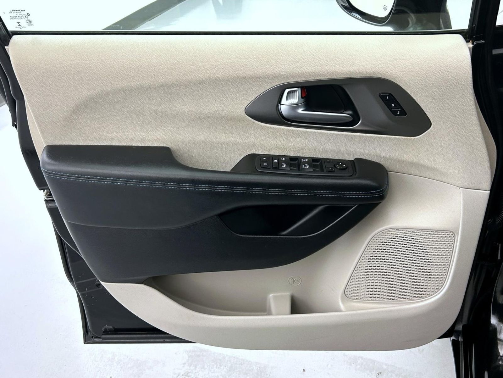 2021 Chrysler Pacifica Touring L photo 9