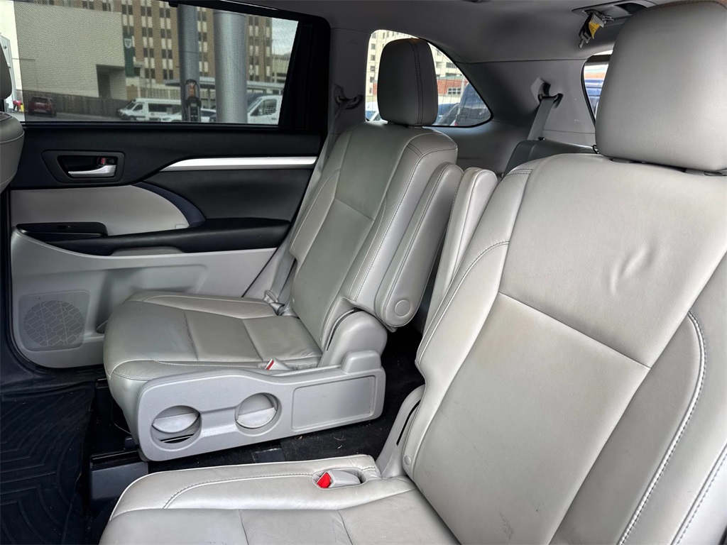 2016 Toyota Highlander XLE photo 12