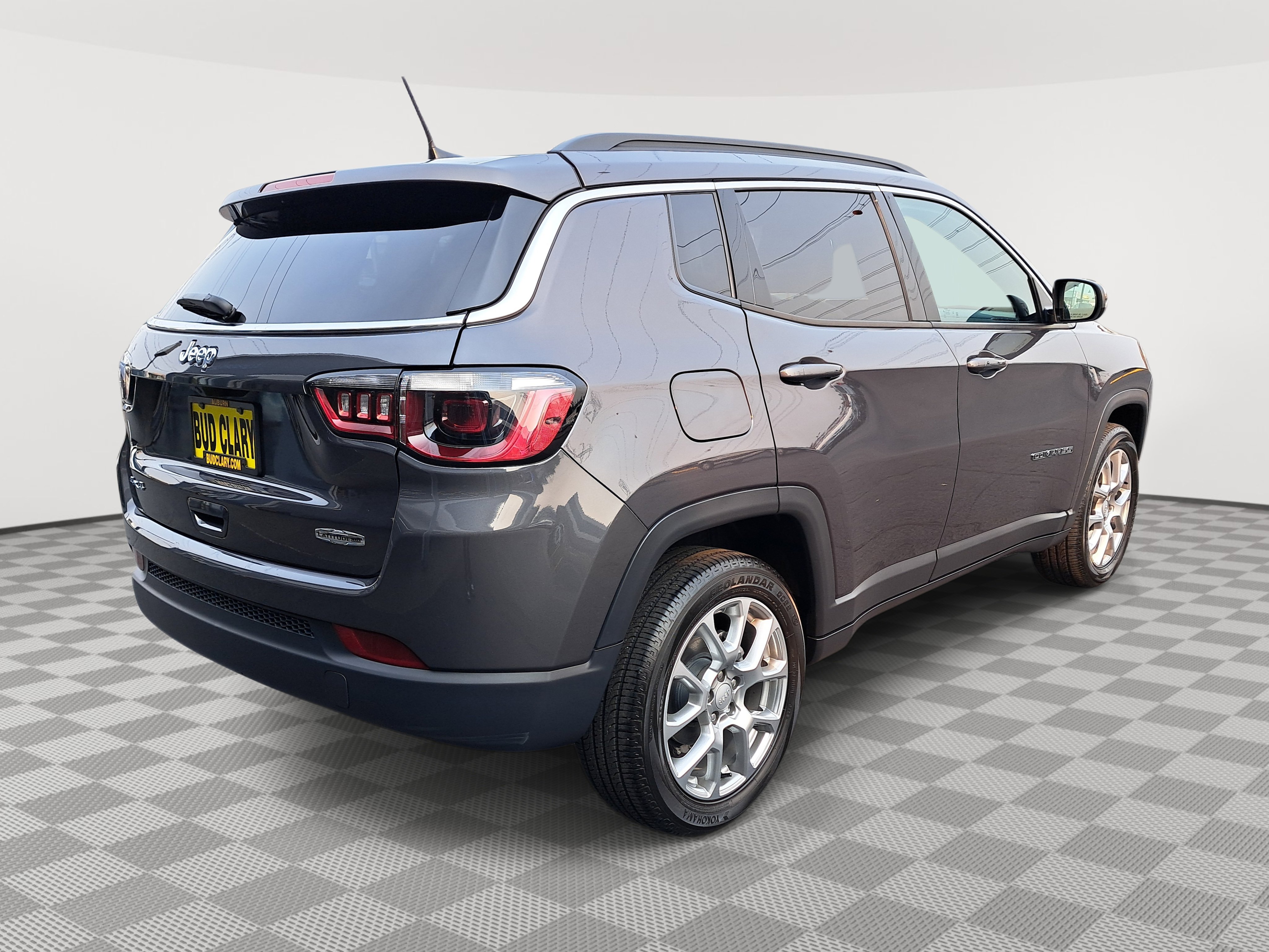 2024 Jeep Compass Latitude Lux photo 3