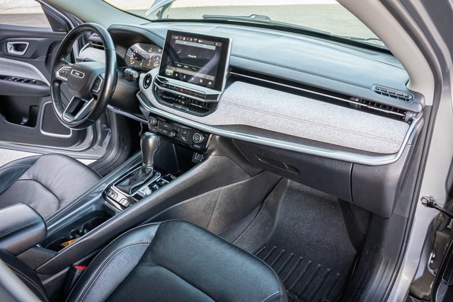 2022 Jeep Compass Latitude Lux photo 32