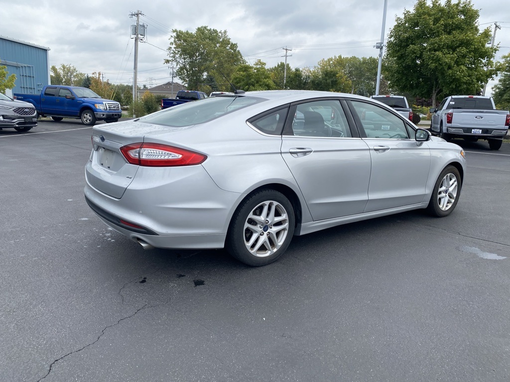 2016 Ford Fusion SE photo 5