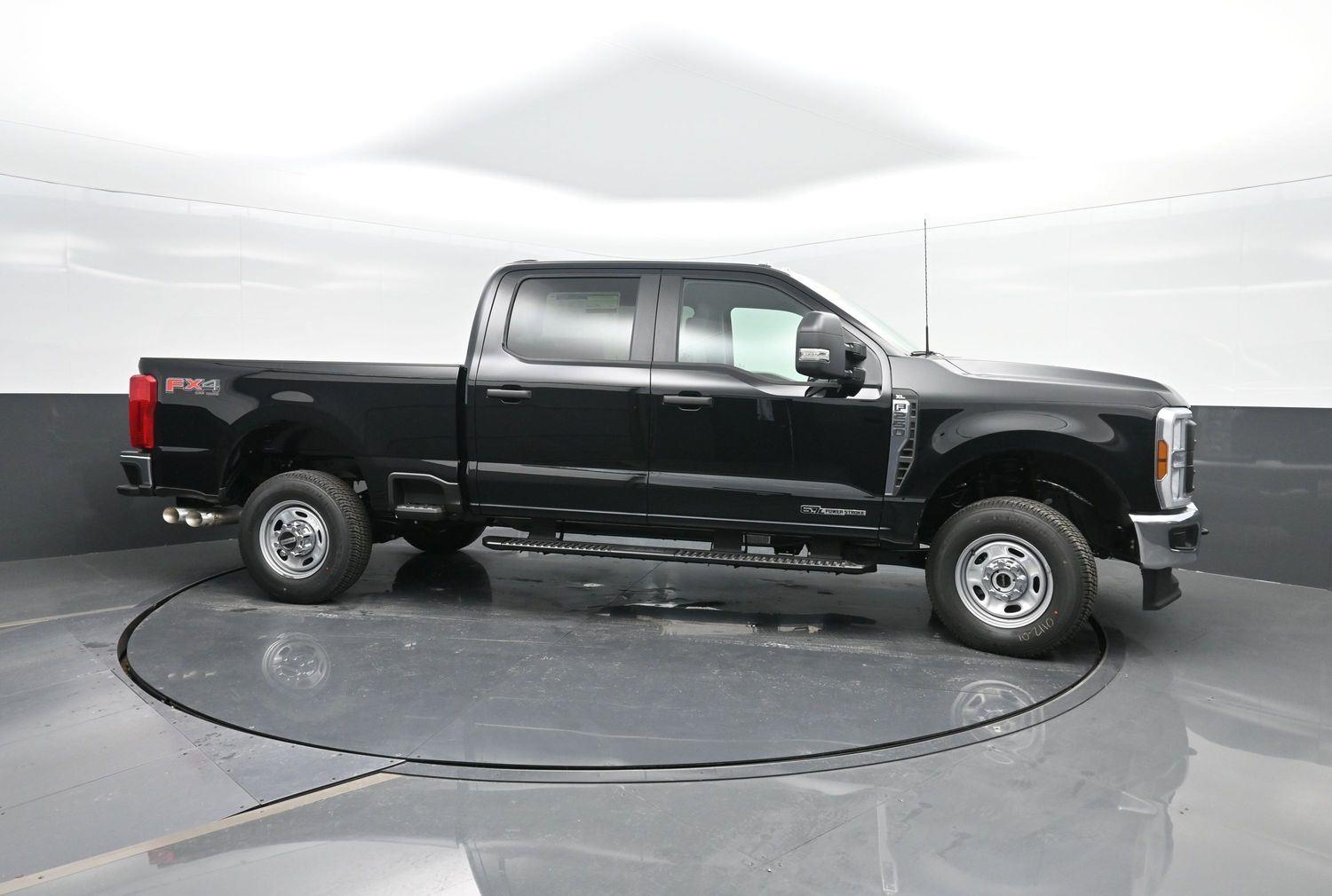 2025 Ford F-250 XL photo 3