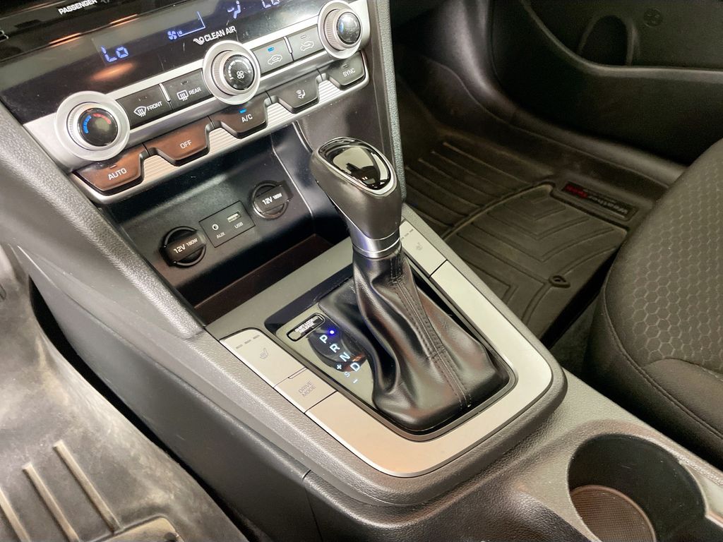 2019 Hyundai Elantra Value Edition photo 18