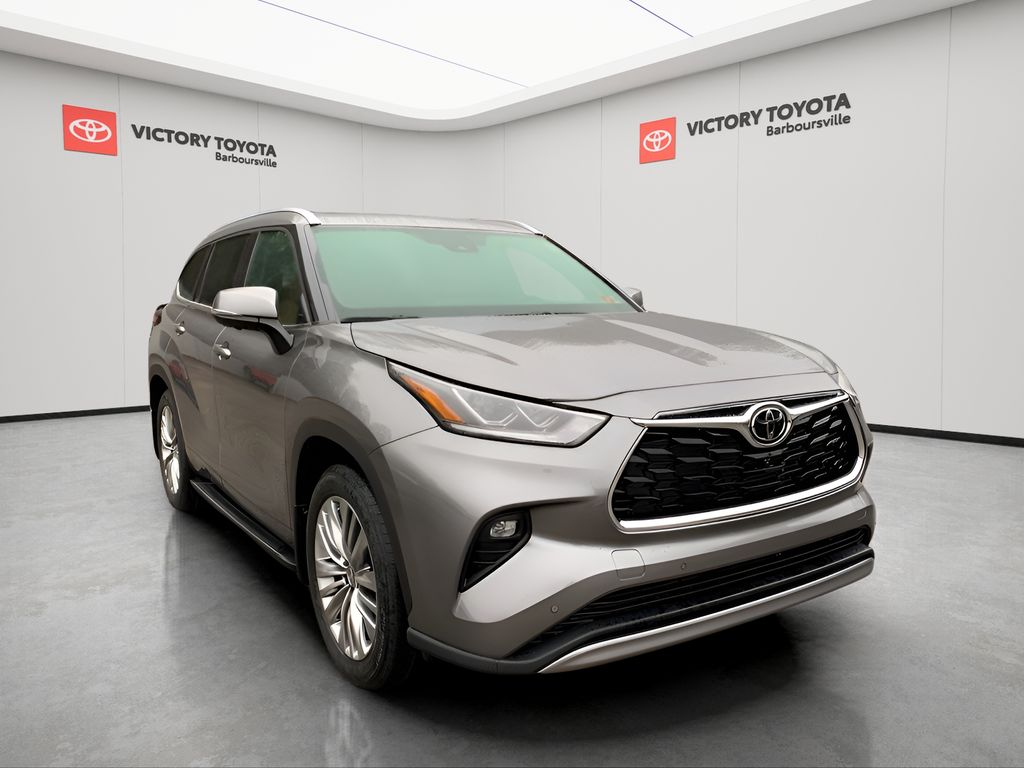 2026 Toyota Highlander Platinum's photo