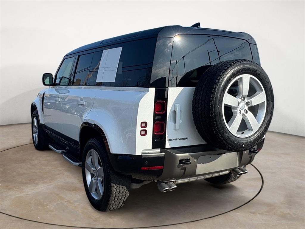 2025 Land Rover Defender 110 X-Dynamic SE photo 2