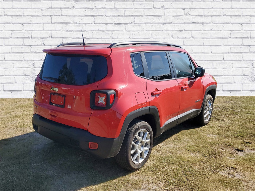 2023 Jeep Renegade Latitude photo 2
