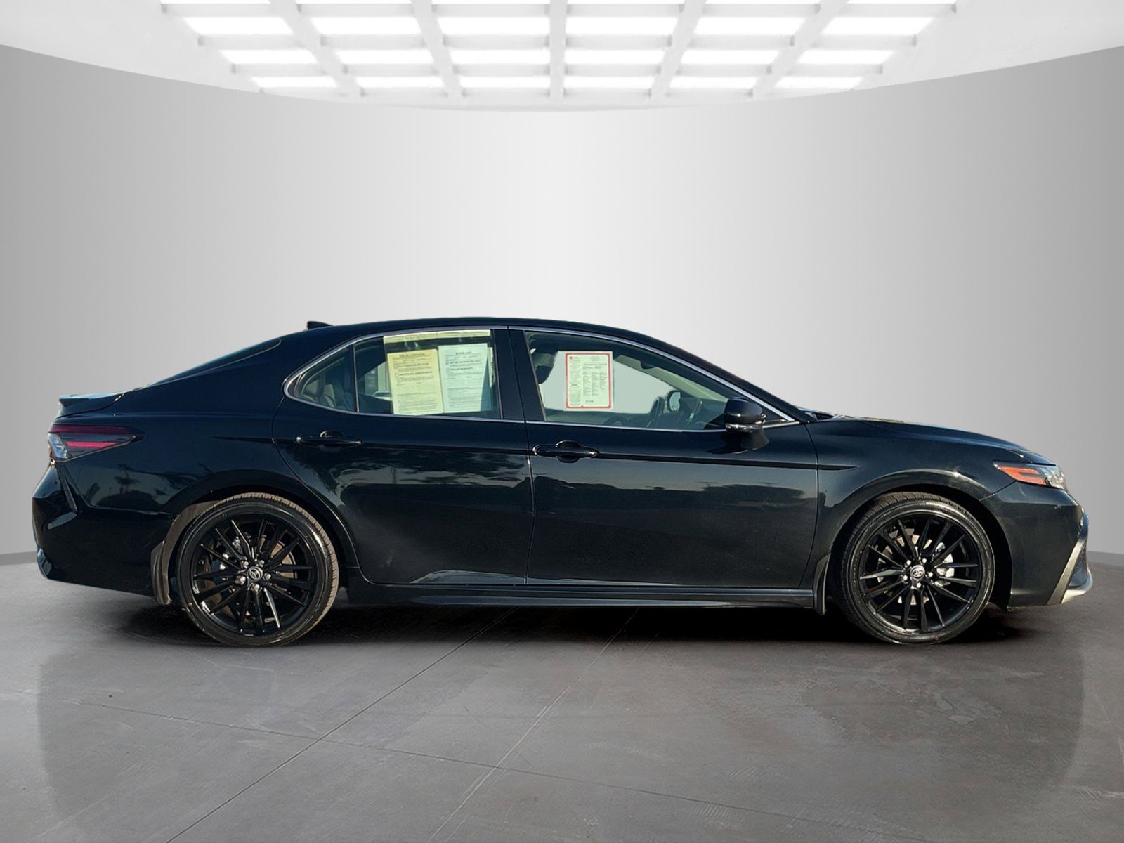 2024 Toyota Camry Hybrid XSE photo 2