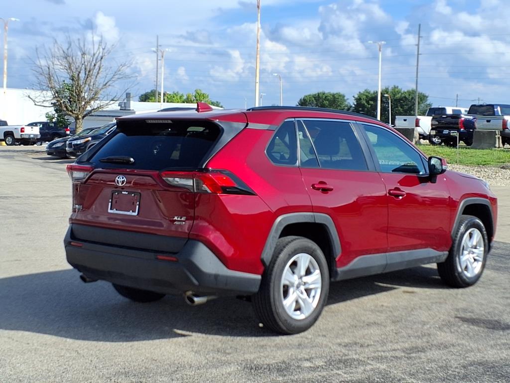 2021 Toyota RAV4 XLE photo 3