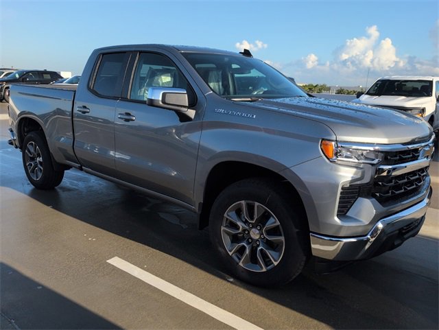 2026 Chevrolet Silverado 1500 LT photo 2