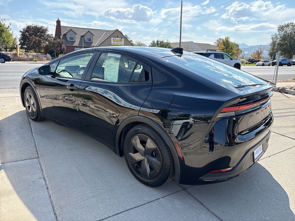 2024 Toyota Prius LE photo 6