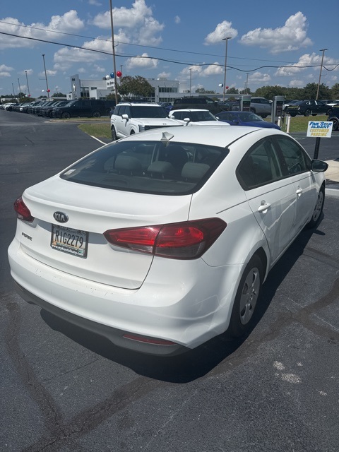 2017 Kia Forte LX Base photo 4