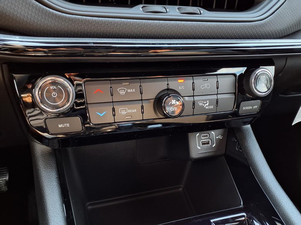 2026 Jeep Compass Latitude Altitude photo 9