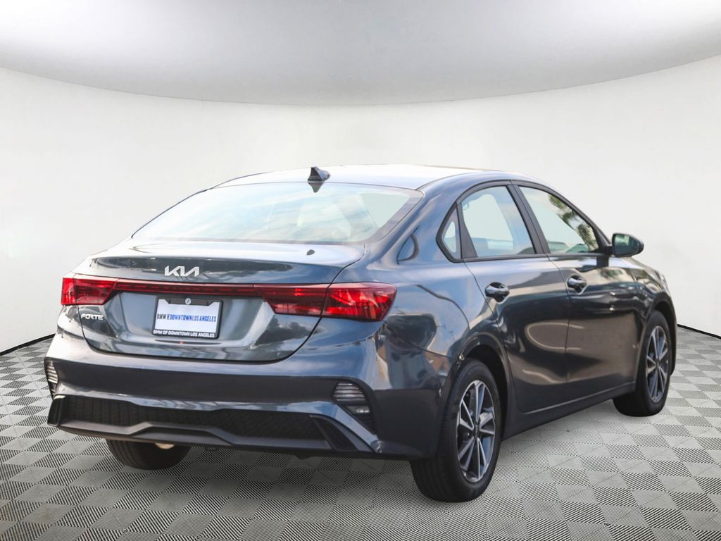 2023 Kia Forte LXS photo 2