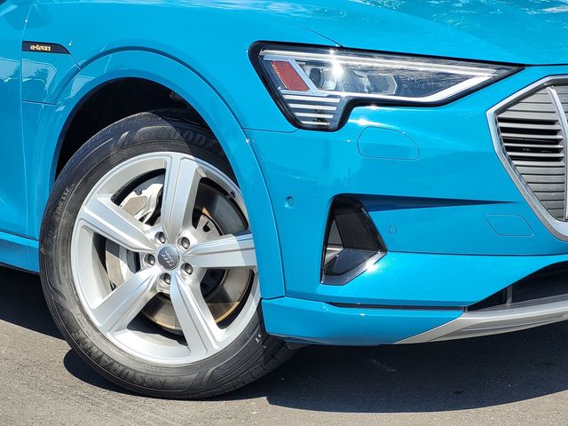 2019 Audi e-tron Premium Plus photo 3