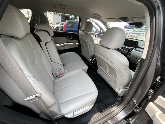 2022 Kia Sorento S photo 28