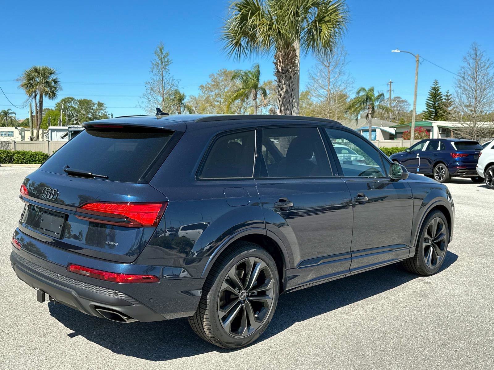 2025 Audi Q7 55 Prestige photo 4