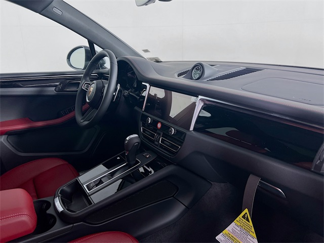 2026 Porsche Macan S photo 30