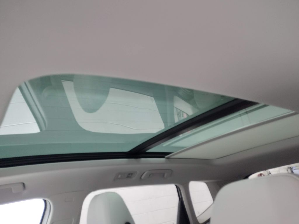 2025 Volkswagen Taos SE photo 15