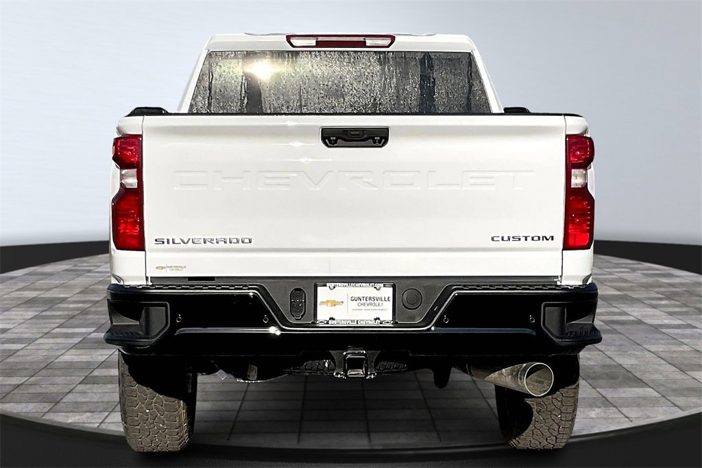 2025 Chevrolet Silverado 2500HD Custom photo 4