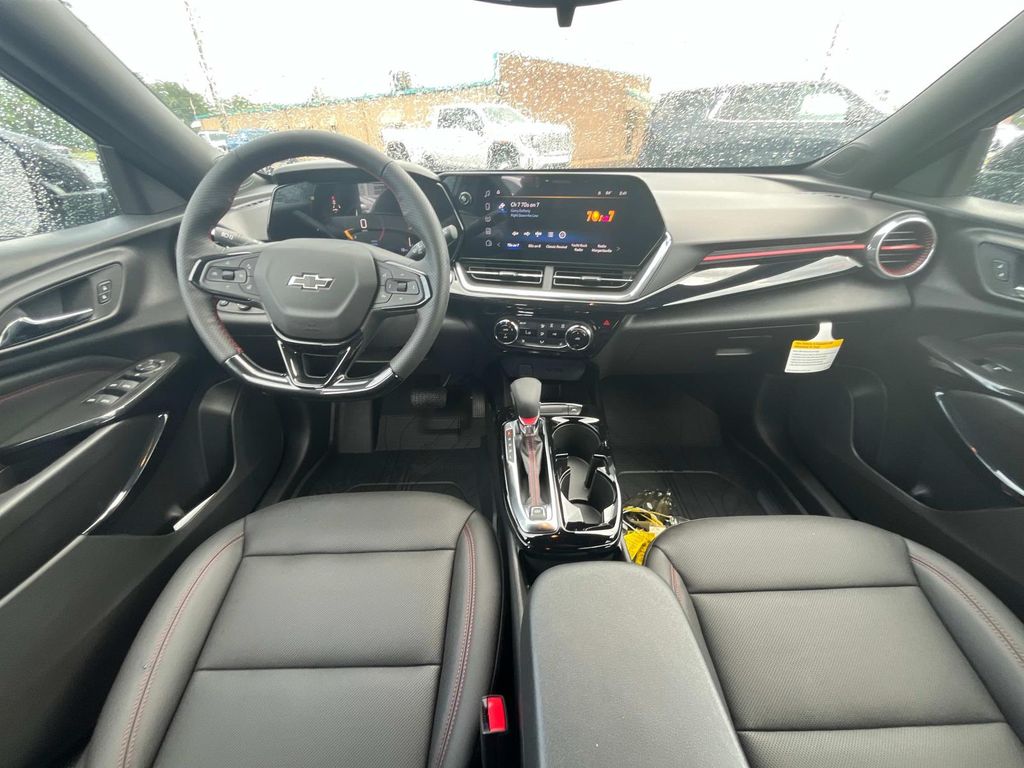 2025 Chevrolet Trax photo 12