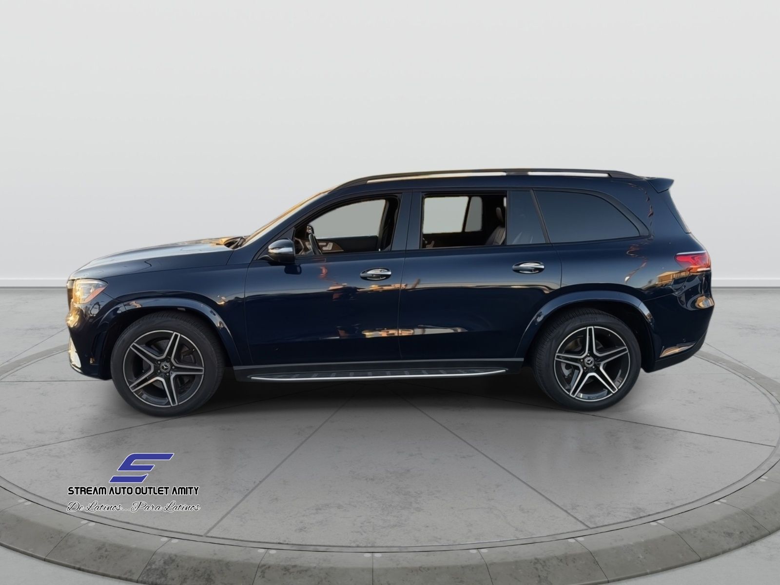 2022 Mercedes Benz GLS 450 4MATIC photo 4