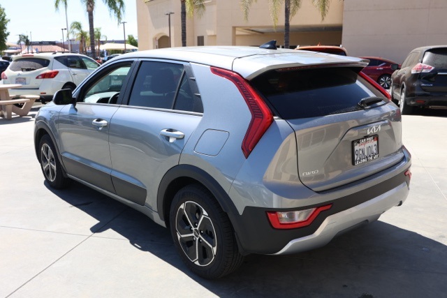 2023 Kia Niro LX photo 4