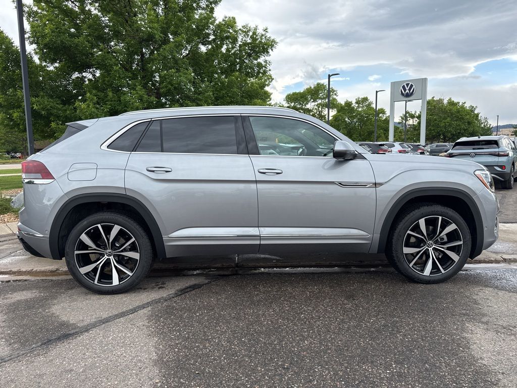 2025 Volkswagen Atlas Cross Sport SEL Premium R-Line photo 4