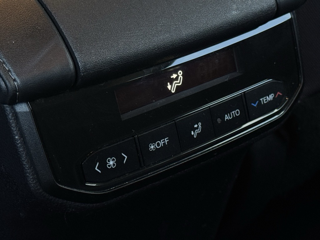 2023 Toyota Highlander L photo 12