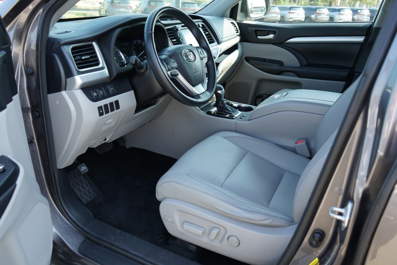 2017 Toyota Highlander SE XLE photo 11