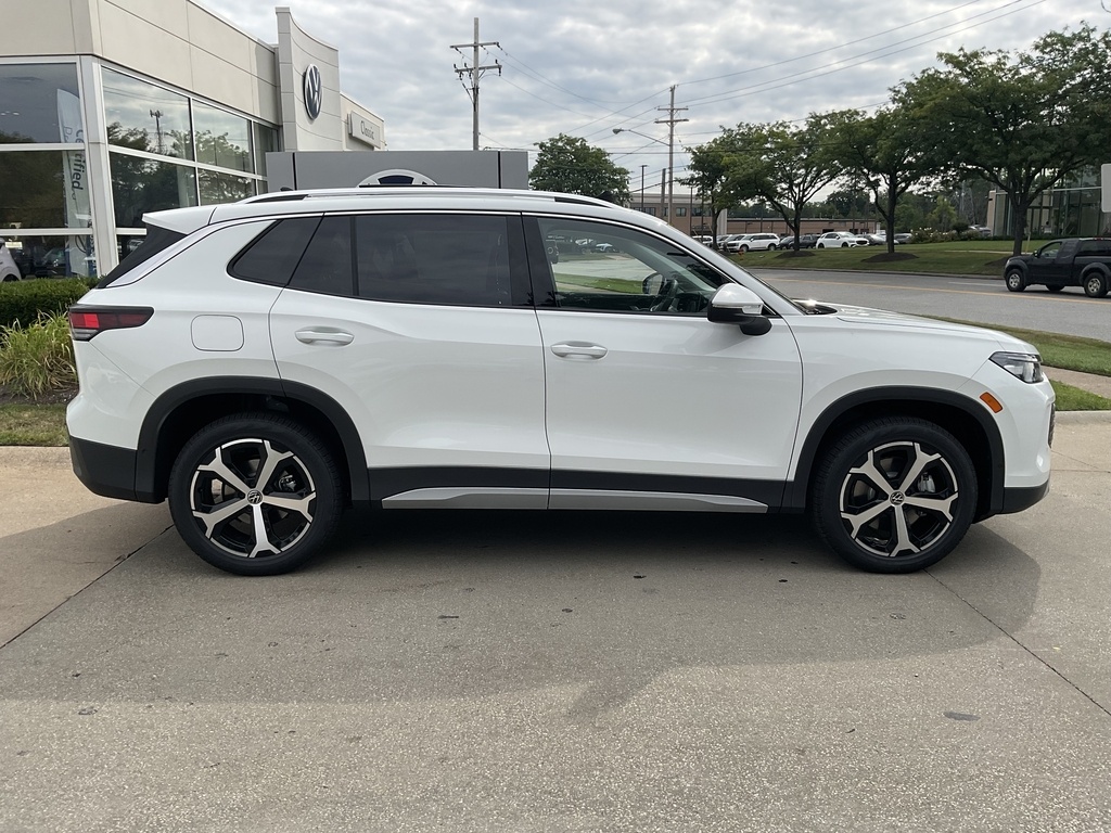 2025 Volkswagen Tiguan SE photo 4