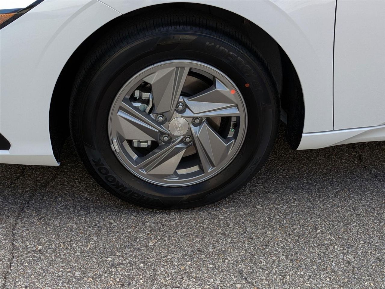 2025 Hyundai Elantra SE photo 9