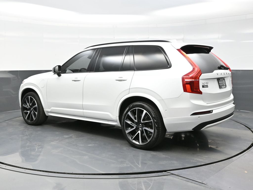 2023 Volvo XC90 T8 Plus photo 2