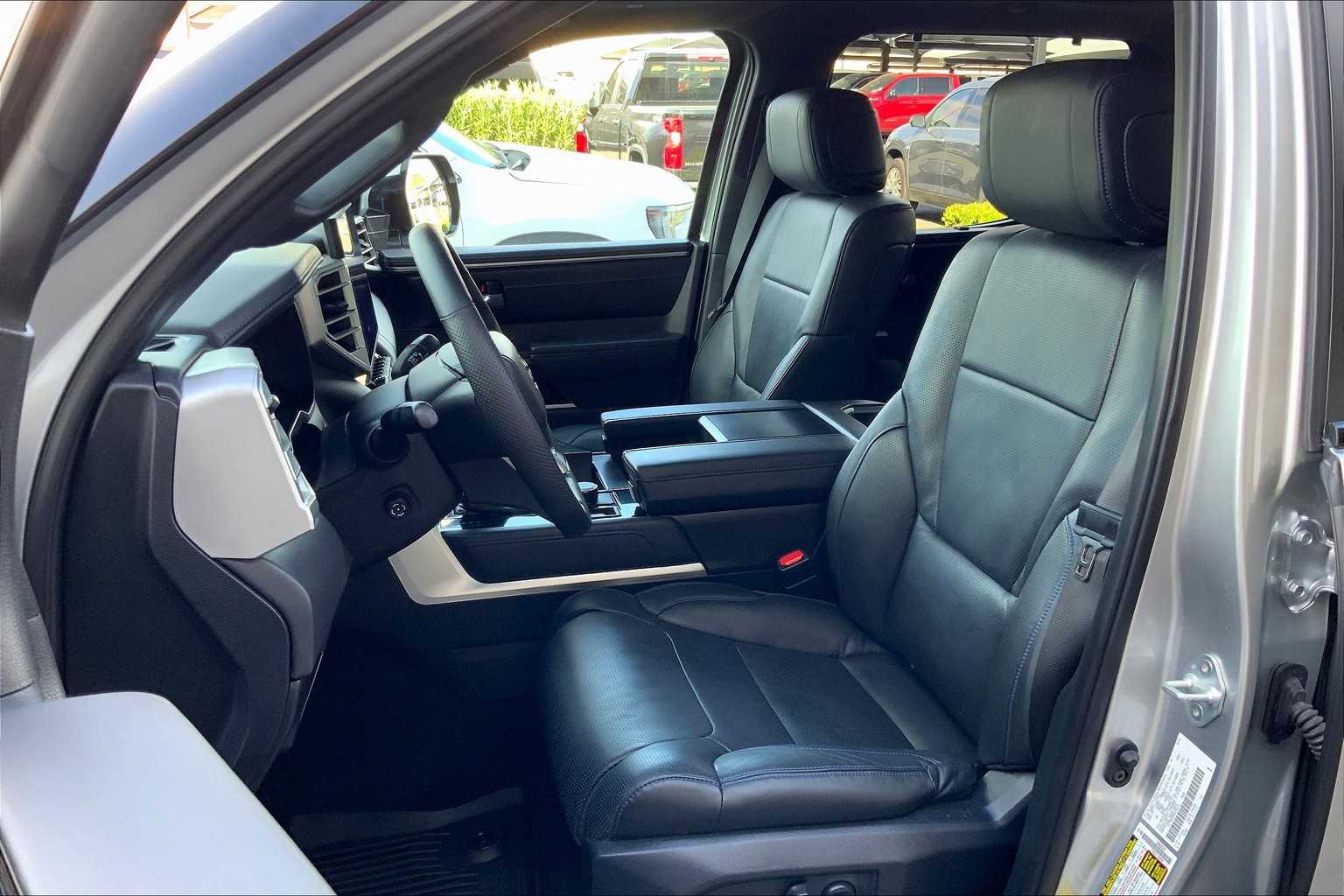 2025 Toyota Tundra Platinum CrewMax photo 7