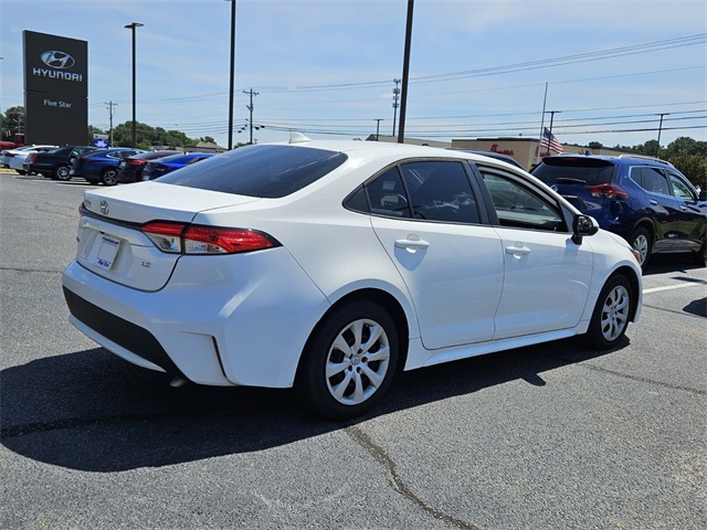 2021 Toyota Corolla LE photo 10