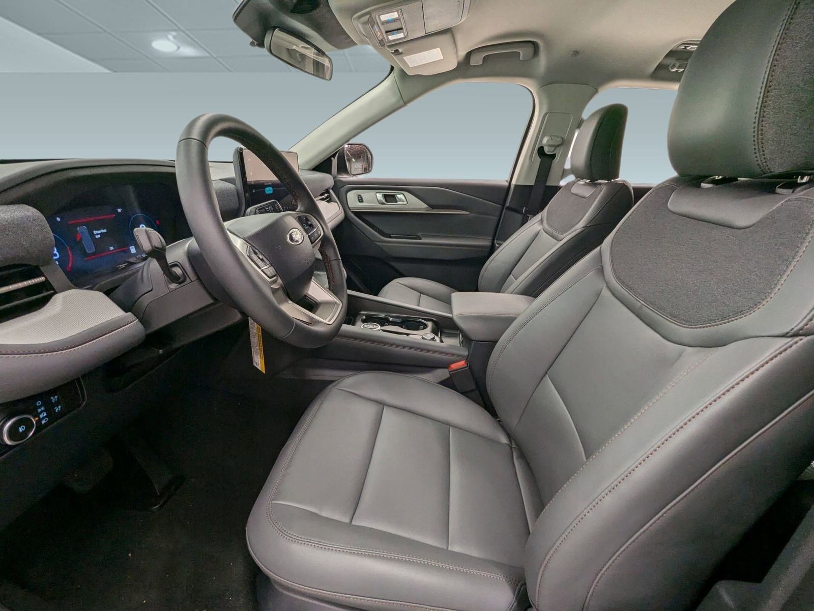 2026 Ford Explorer photo 4