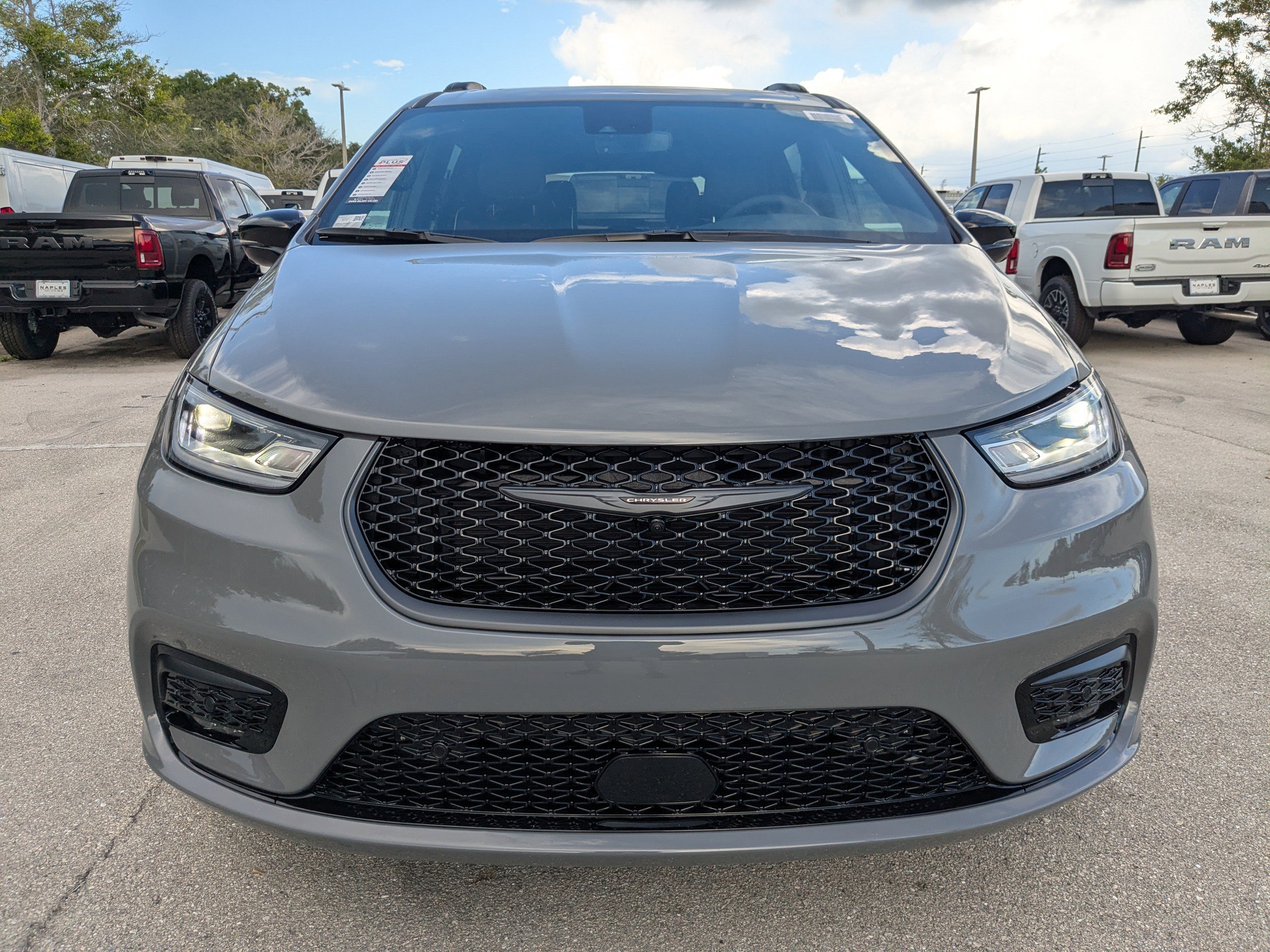 2025 Chrysler Pacifica Limited photo 6