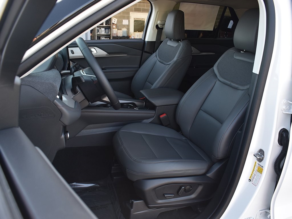 2025 Ford Explorer photo 5