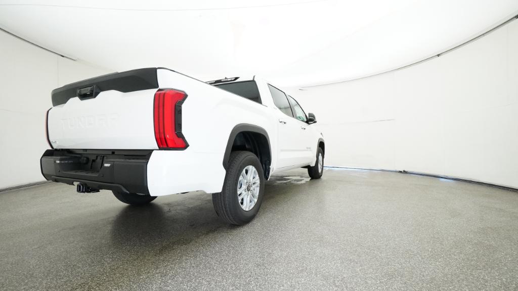 2026 Toyota Tundra SR5 CrewMax photo 18