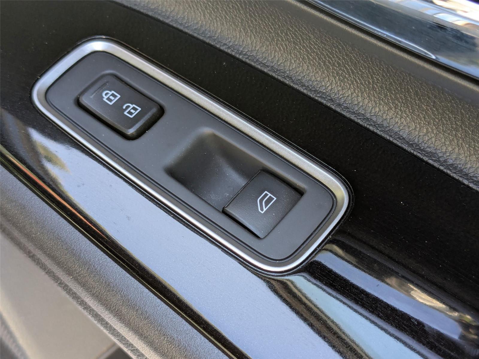 2020 Mitsubishi Outlander PHEV SEL photo 34