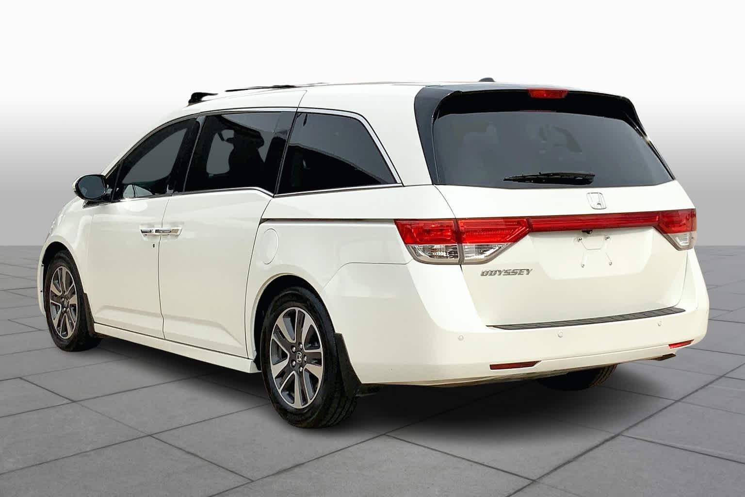 2015 Honda Odyssey Touring Elite photo 9