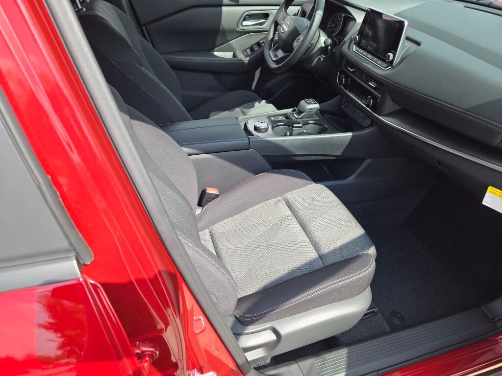 2026 Nissan Rogue SV photo 2