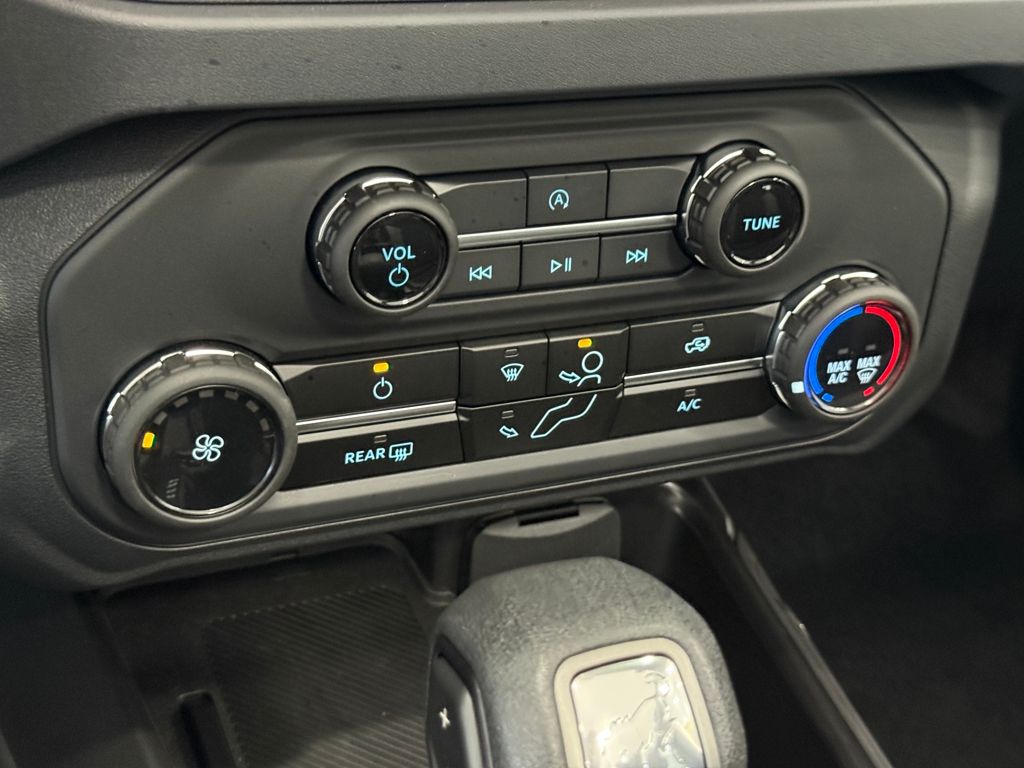 2025 Ford Bronco Base photo 17